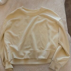 Lululemon softstreme perfectly oversized cropped crew size 4 pale yellow